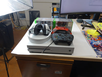 Xbox One S Console Bundle 500 gb – 14 Games + 2 Wireless Controllers + Turtle Beach Headset