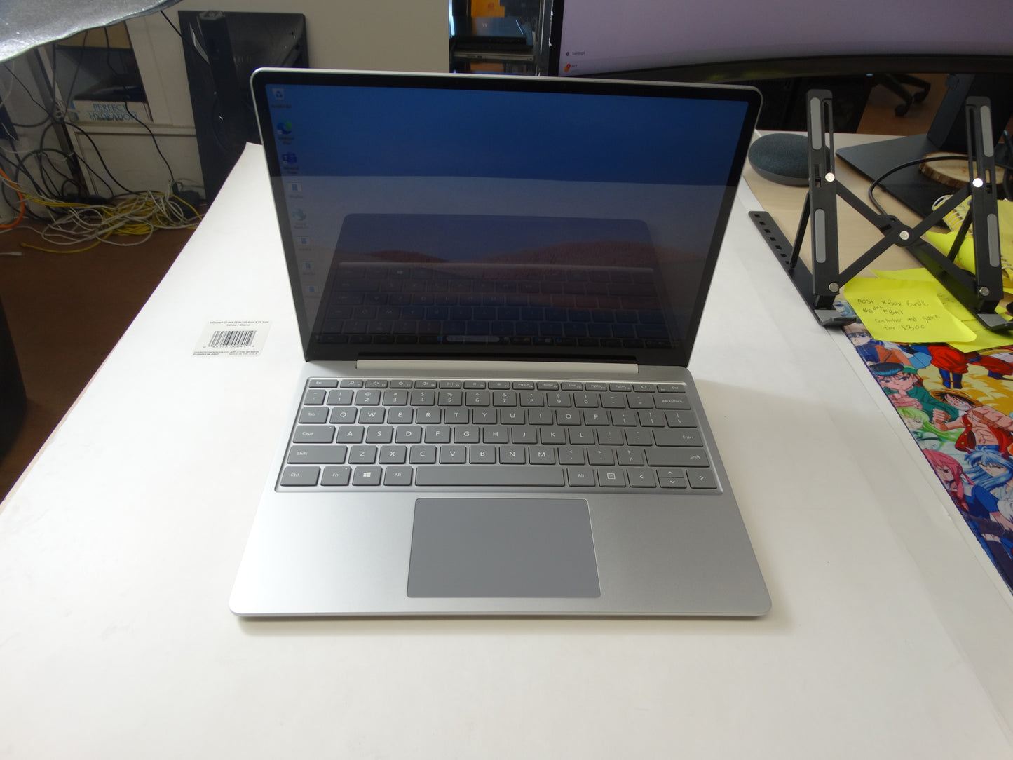 Microsoft Surface Laptop – Intel i5-1035G1, 4GB RAM, 60GB SSD, Windows 11 Pro, 12.3” Touch