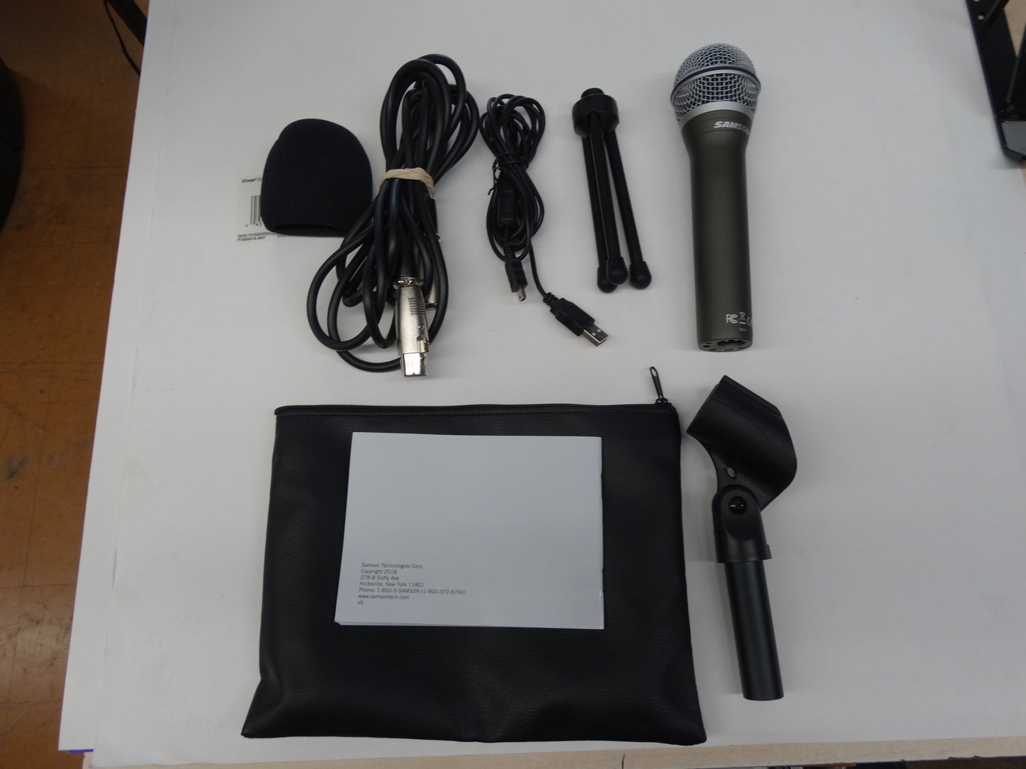 Samson Q2U Recording & Podcasting Pack – USB/XLR Dynamic Microphone with Accessories