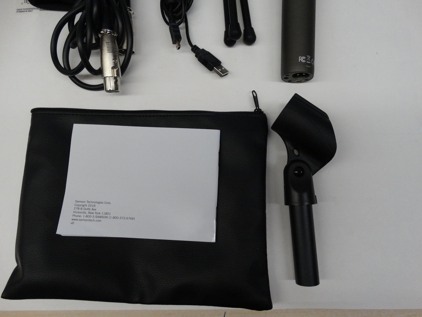Samson Q2U Recording & Podcasting Pack – USB/XLR Dynamic Microphone with Accessories