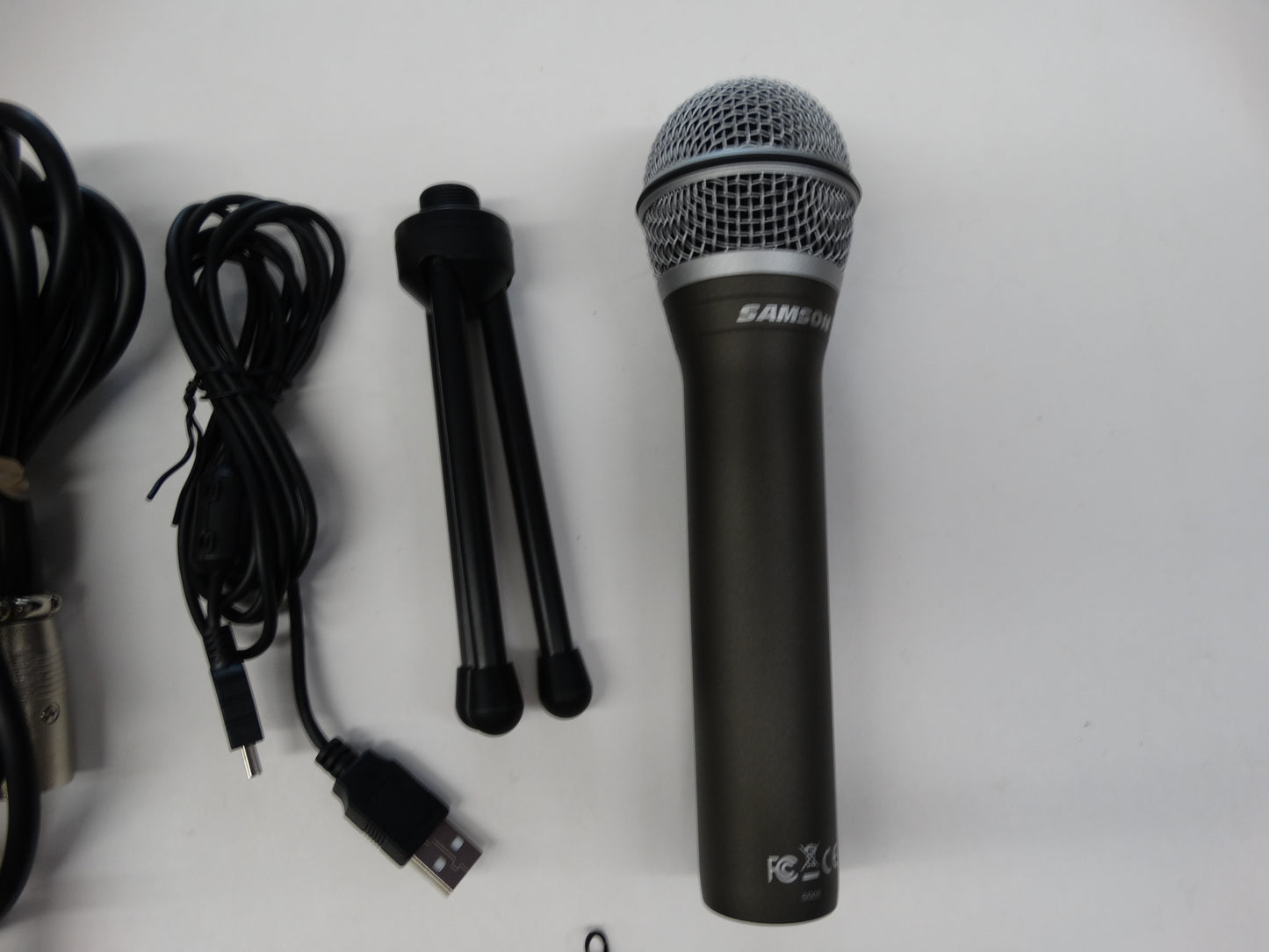 Samson Q2U Recording & Podcasting Pack – USB/XLR Dynamic Microphone with Accessories