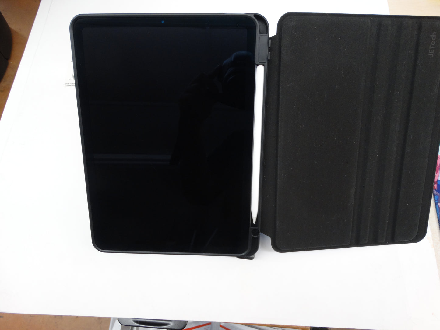 Apple iPad Air A2316 (4th Gen) 64GB Wi-Fi Tablet with Protective Cover & Stylus Pen