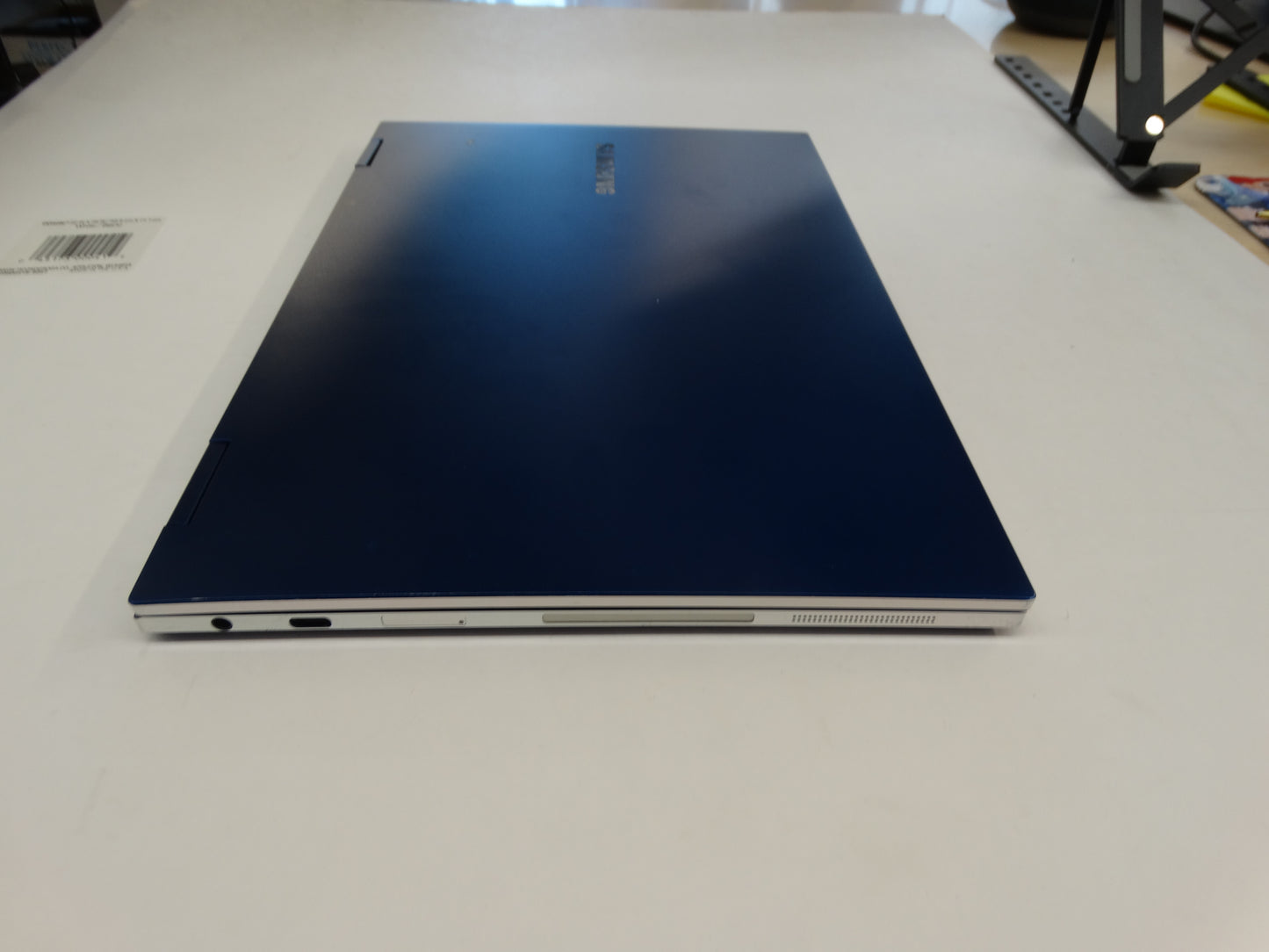 Samsung Laptop 9GU5QG3 – Intel Core i7-1065G7, 8GB RAM, 512GB SSD, Windows 11 Home, 94% Battery