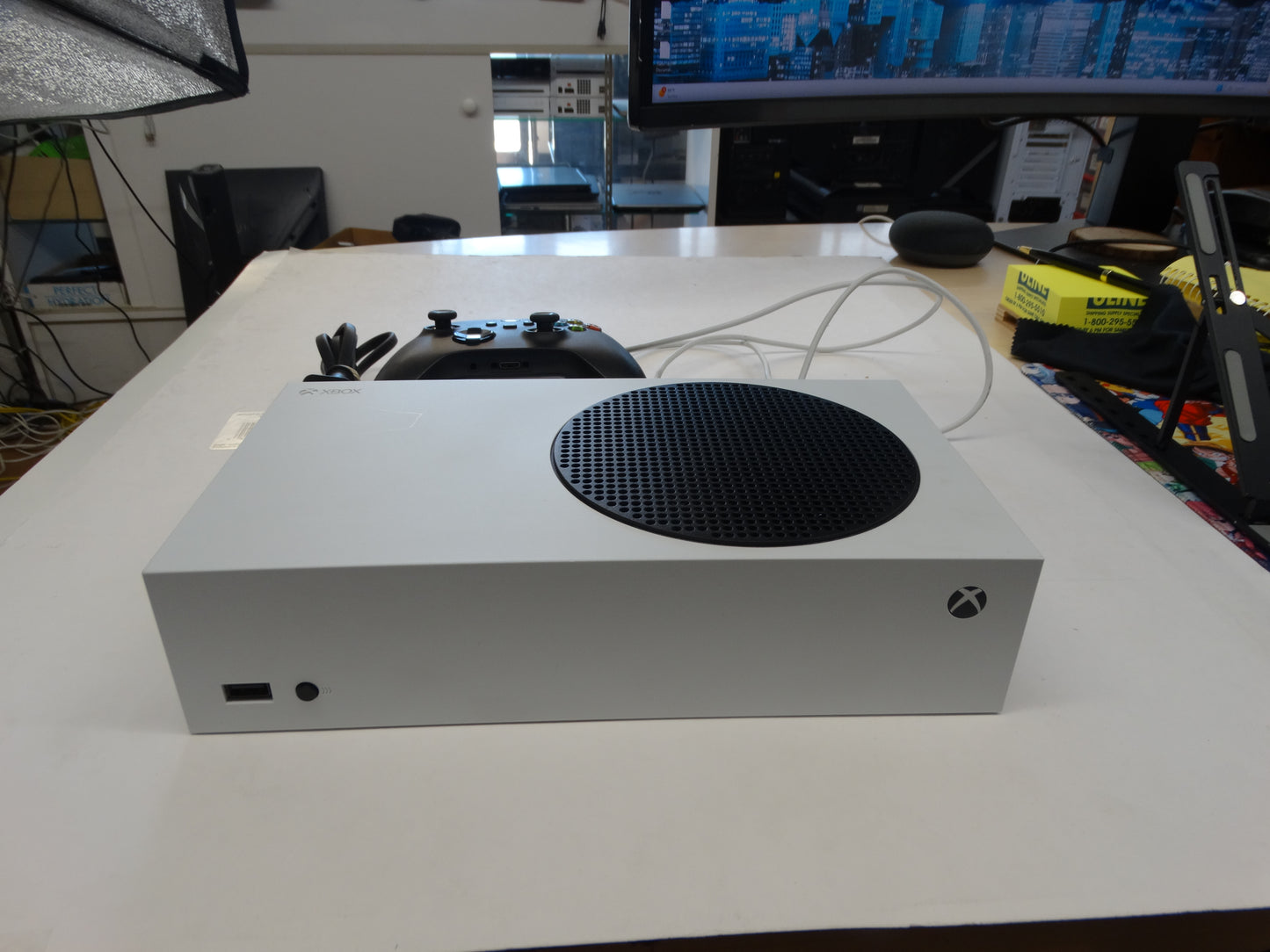 Xbox Series S Digital Edition – 512GB SSD Console + Controller