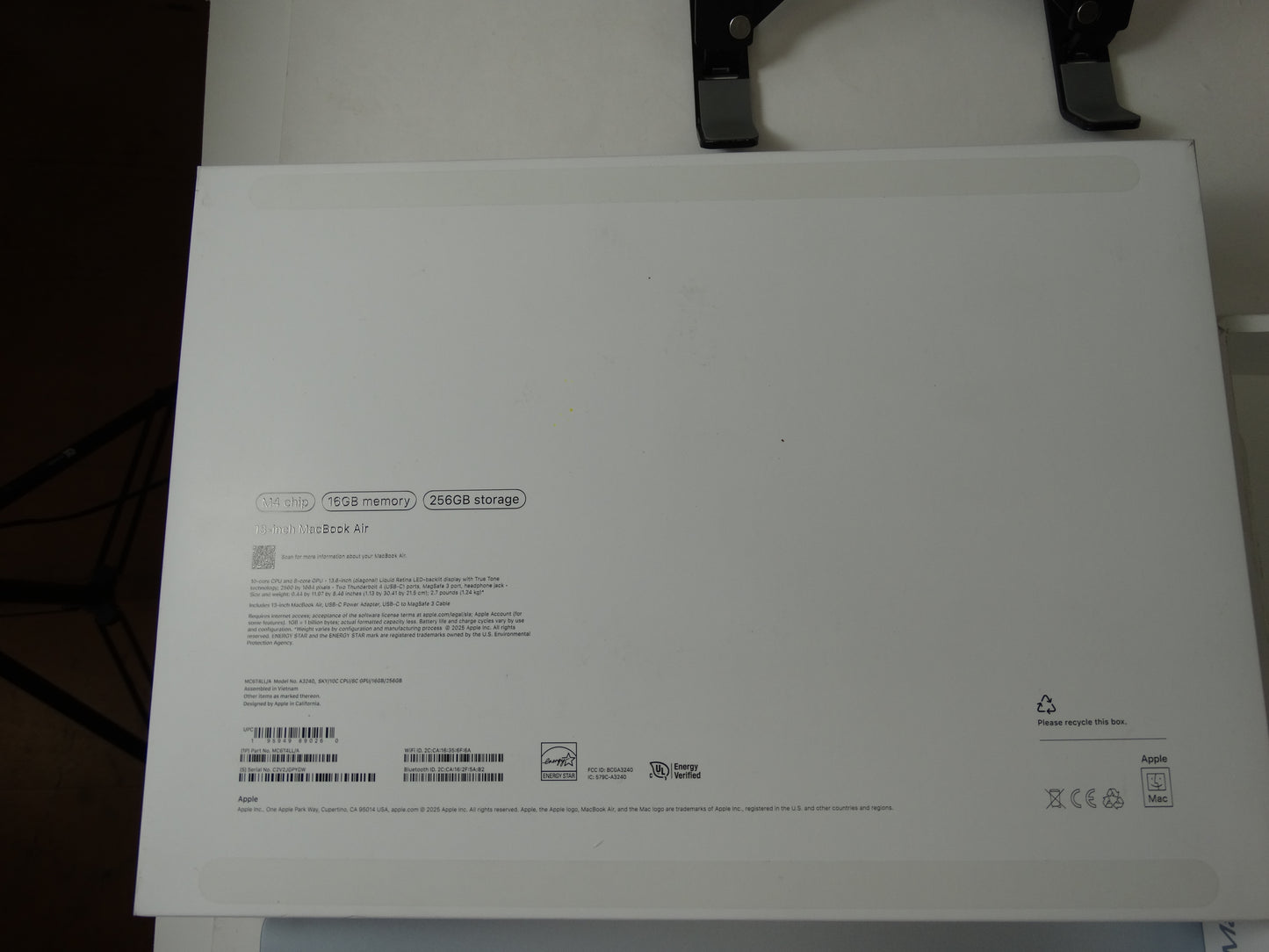 Apple MacBook Air A3240 β M4 Chip (10-Core CPU, 8-Core GPU), 16GB RAM, 256GB SSD, 13.6β Retina β macOS Sequoia