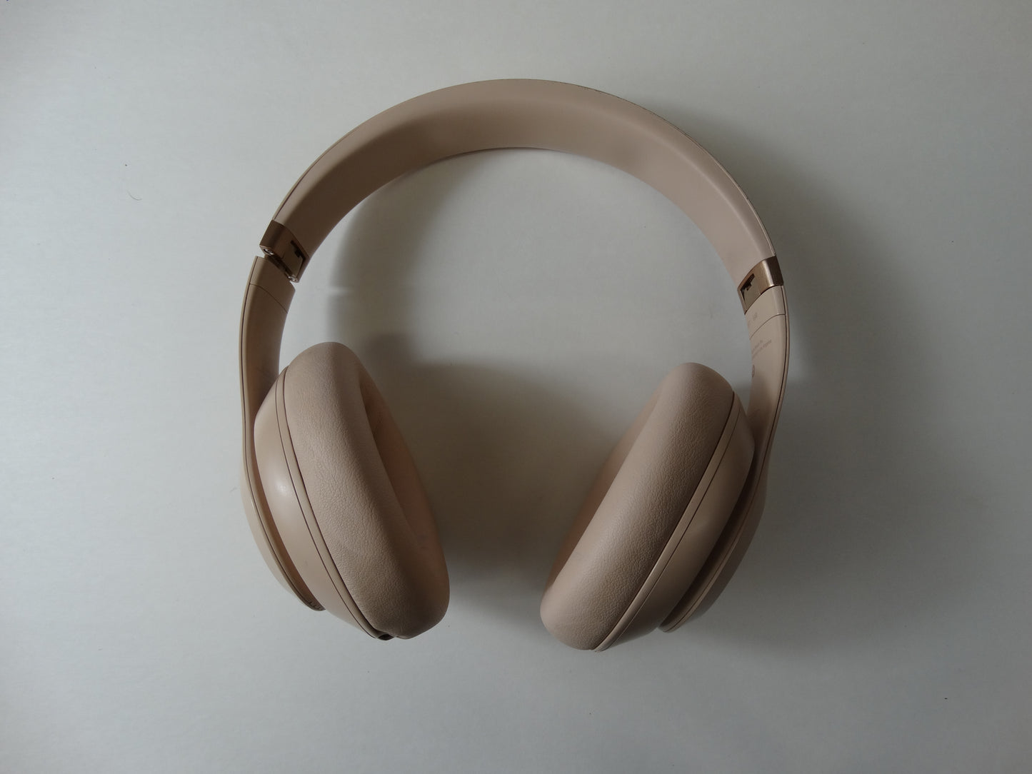 Beats Studio3 Wireless Noise Cancelling Over-Ear Headphones – Porcelain Rose / Gold