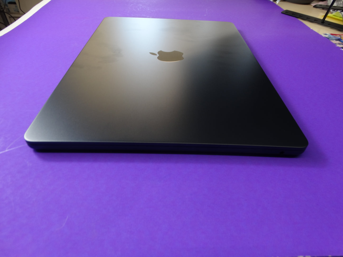 Apple MacBook Air M2 (A2941) – 13.6” Retina, 8GB RAM, 512GB SSD, 8-Core CPU, 10-Core GPU, Low Cycle Count