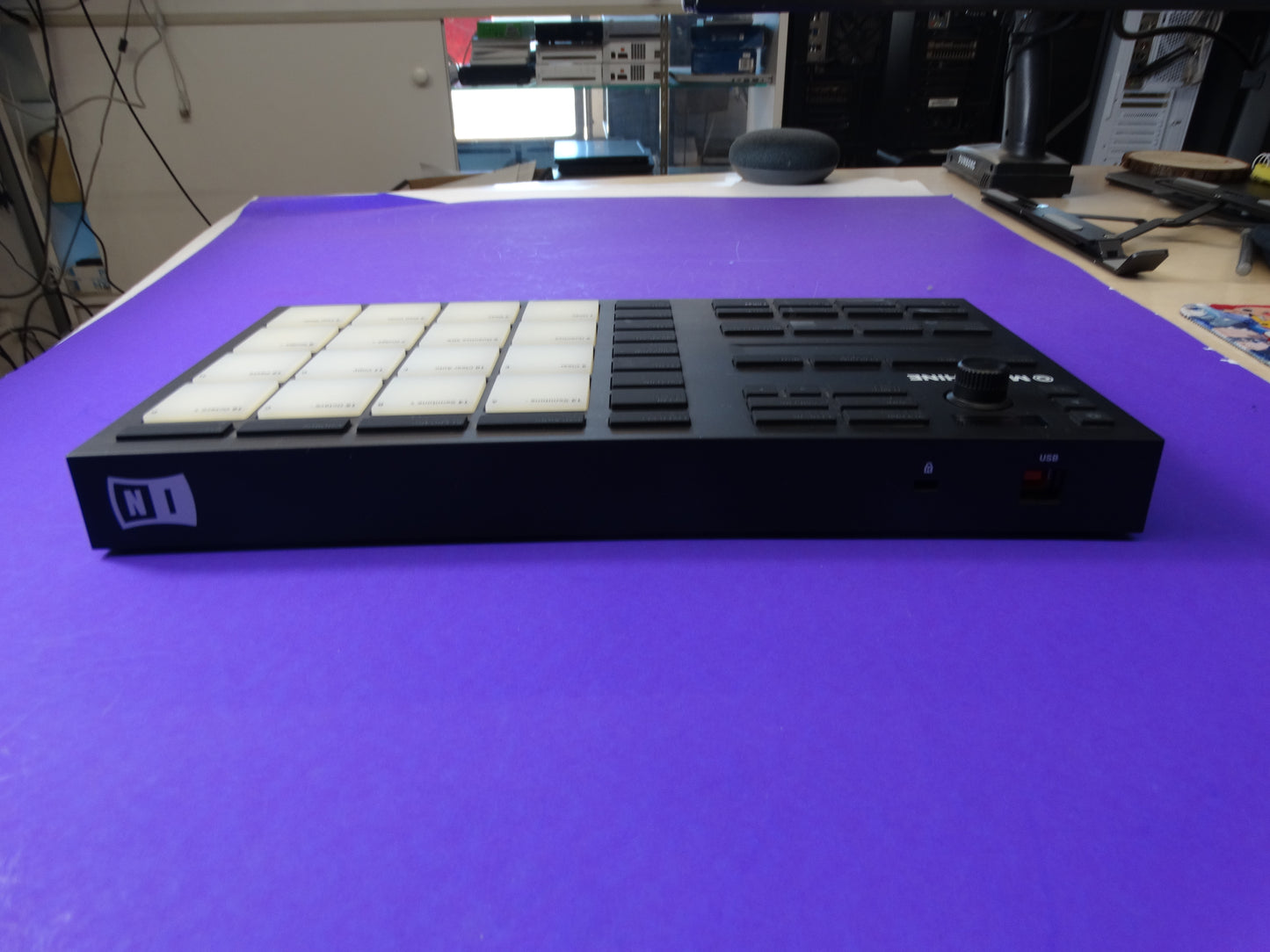 Maschine Mikro MK3 Beatmaking Hardware – USB Groovebox for Music Production