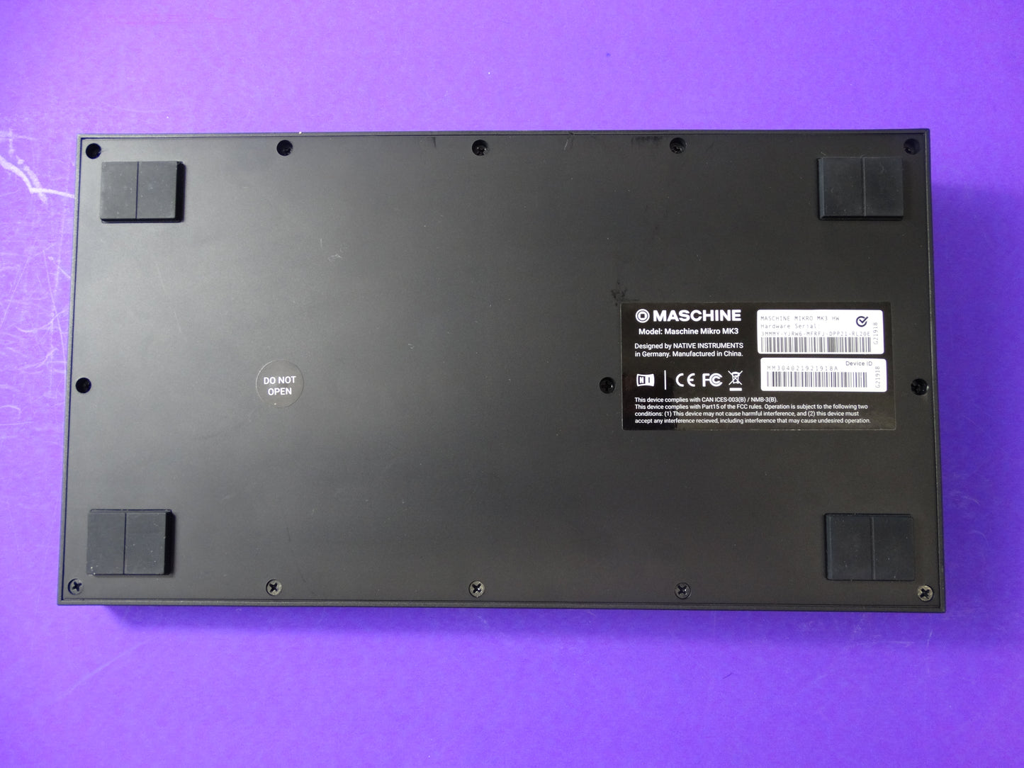 Maschine Mikro MK3 Beatmaking Hardware – USB Groovebox for Music Production