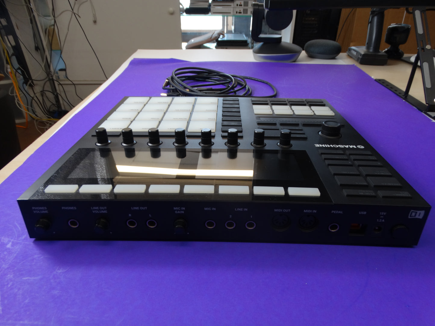 Native Instruments Maschine MK3 β Groove Production & Beat Making Controller