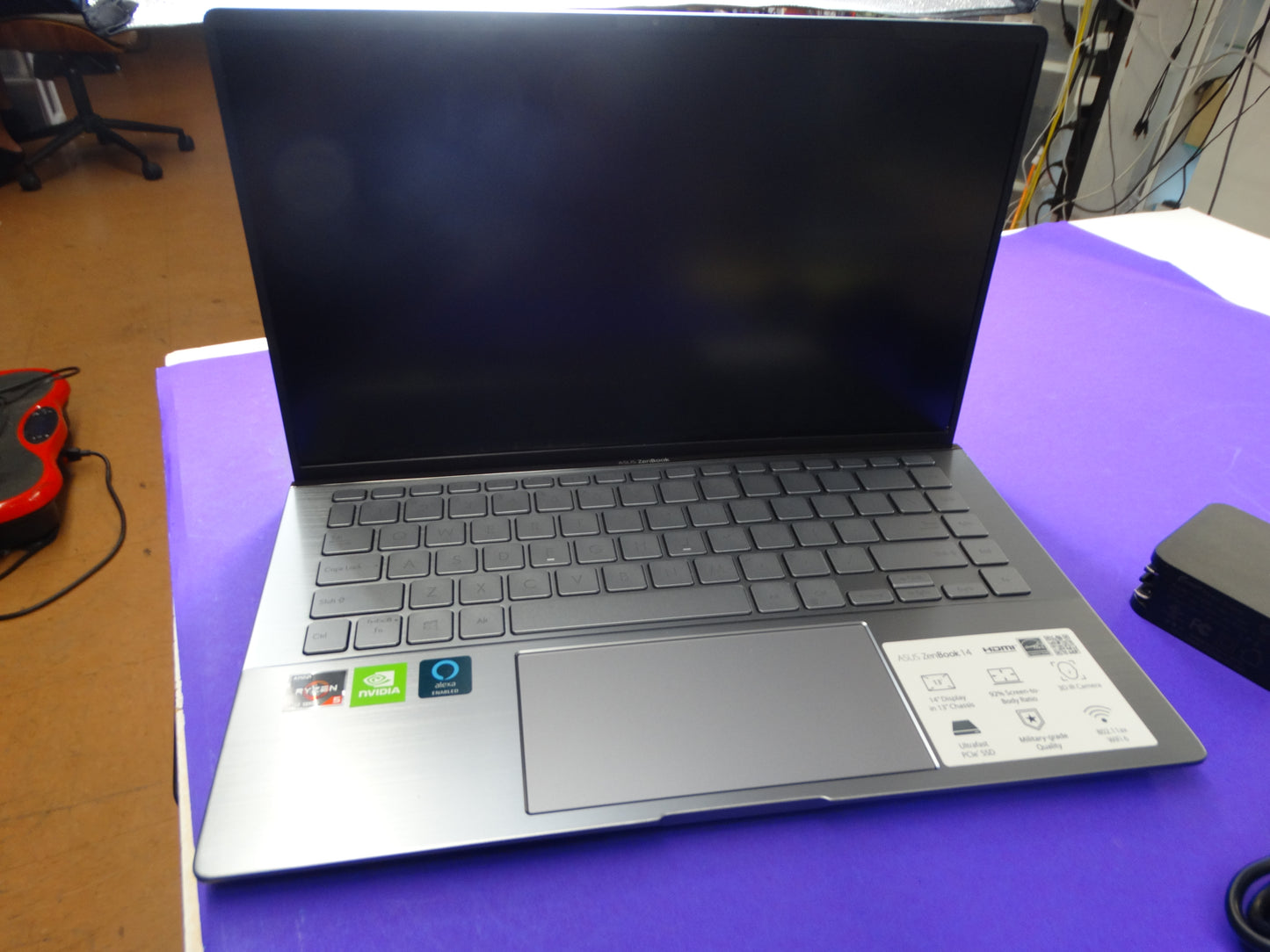 Asus ZenBook 14 – AMD Ryzen 5 4500U, 8GB RAM, 256GB SSD, Windows 11 Home