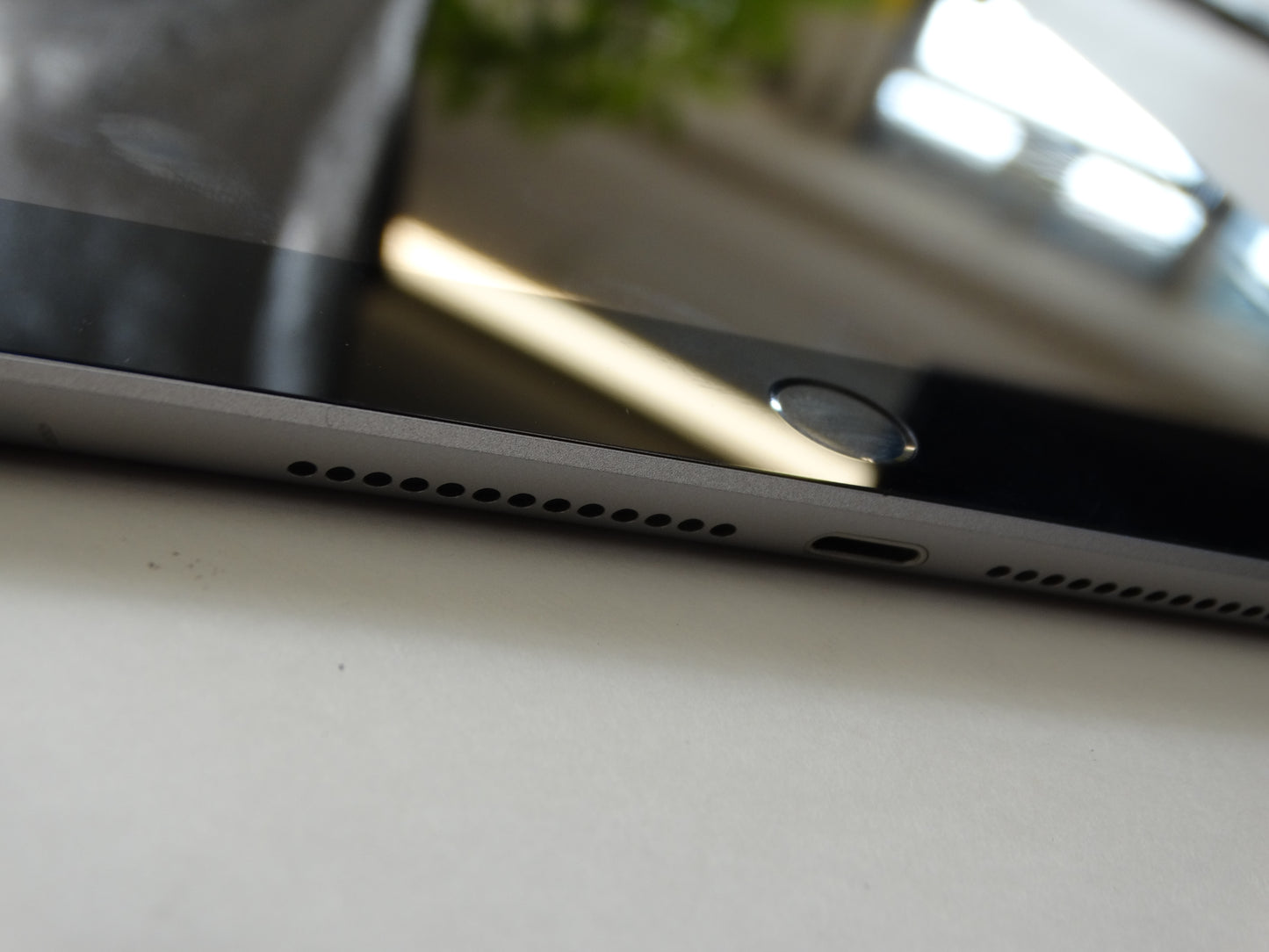 Apple iPad 6th Gen ā 9.7" Retina Display, 32GB, Wi-Fi, iPadOS 17.7.10 (MR7F2LL/A)
