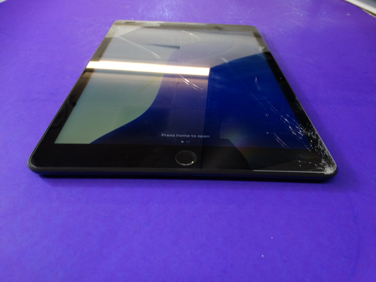 Apple iPad 9th Generation ā 10.2" Retina Display, 64GB Wi-Fi, Model MK2K3LL/A