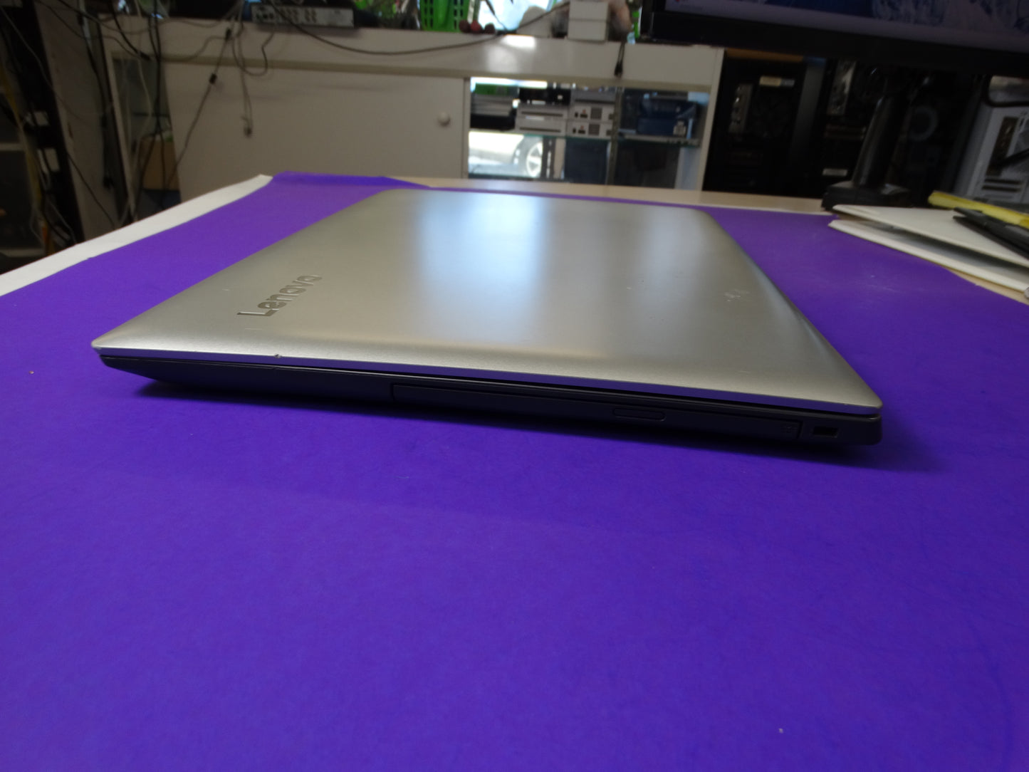 Lenovo IdeaPad 330-15IKB Touchscreen Laptop ā Intel i5-8250U, 8GB RAM, 1TB HDD, Win 10 Home