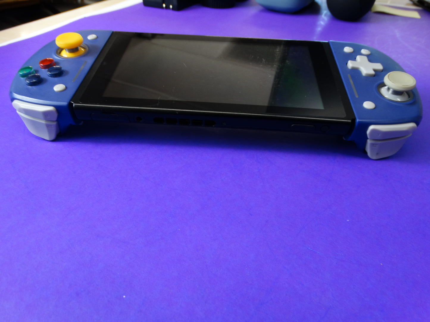 Nintendo Switch XAJ1000 Console bundled with Hori Split Pad Pro Controllers