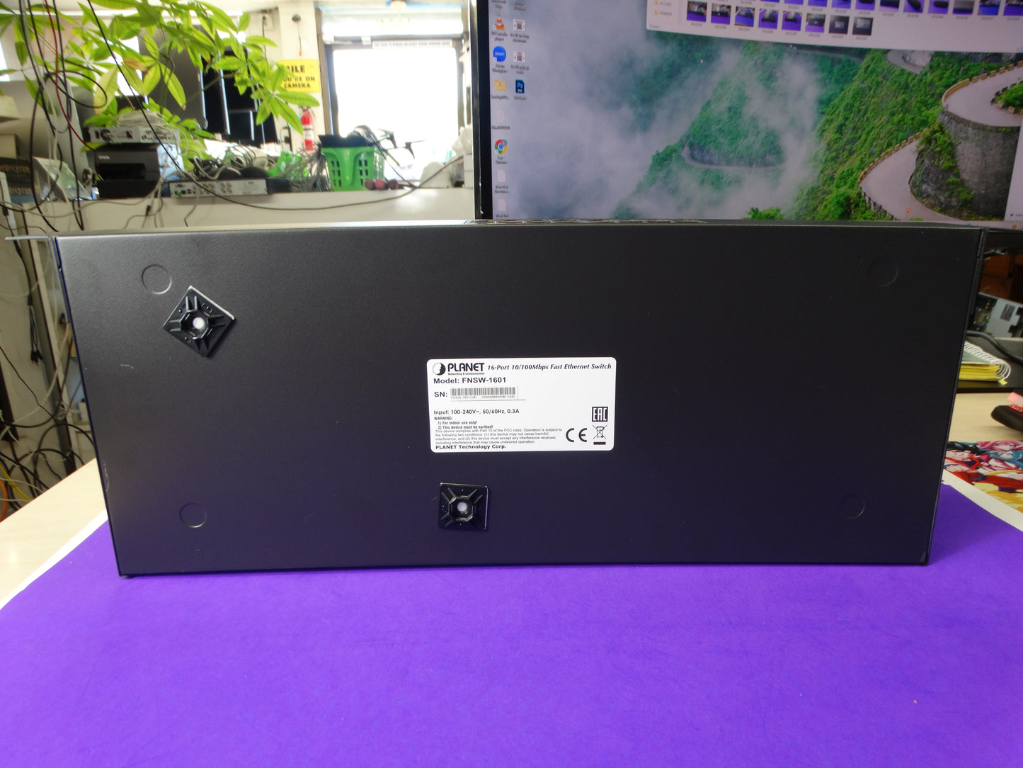 PLANET FNSW-1601, a 16-Port 10/100Mbps Fast Ethernet Switch by PLANET Technology Corp.