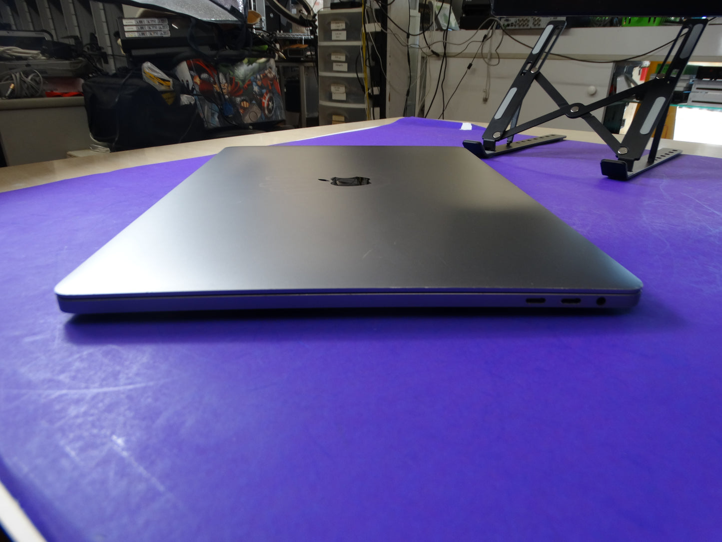 Apple MacBook Pro 16” (2019) – Intel Core i9 2.3GHz, 16GB RAM, 1TB SSD, macOS Tahoe 26.0.1, 901 Cycles - WeBuyElectronic