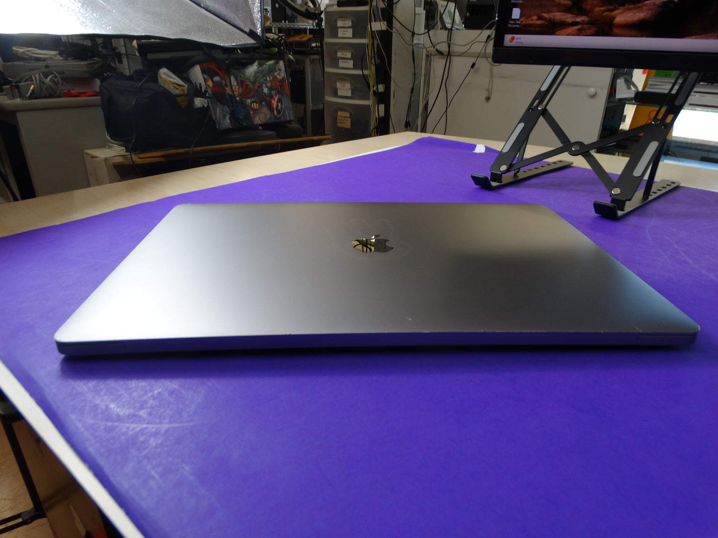 Apple MacBook Pro 16” (2019) – Intel Core i9 2.3GHz, 16GB RAM, 1TB SSD, macOS Tahoe 26.0.1, 901 Cycles - WeBuyElectronic