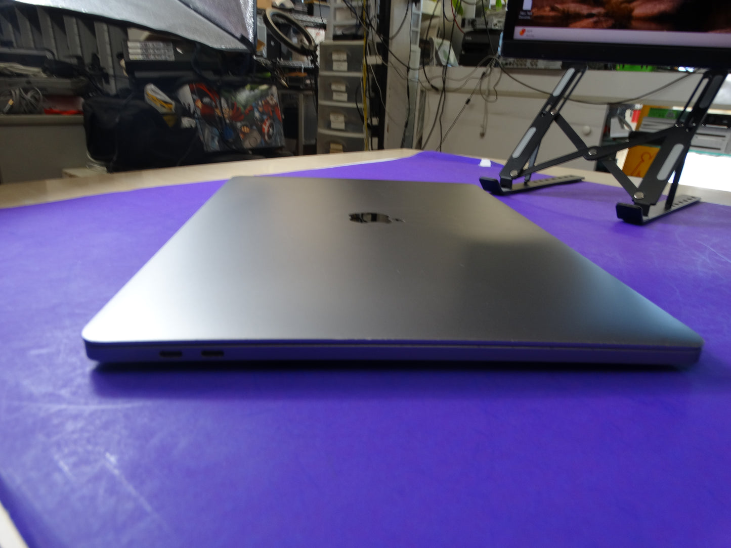 Apple MacBook Pro 16” (2019) – Intel Core i9 2.3GHz, 16GB RAM, 1TB SSD, macOS Tahoe 26.0.1, 901 Cycles - WeBuyElectronic