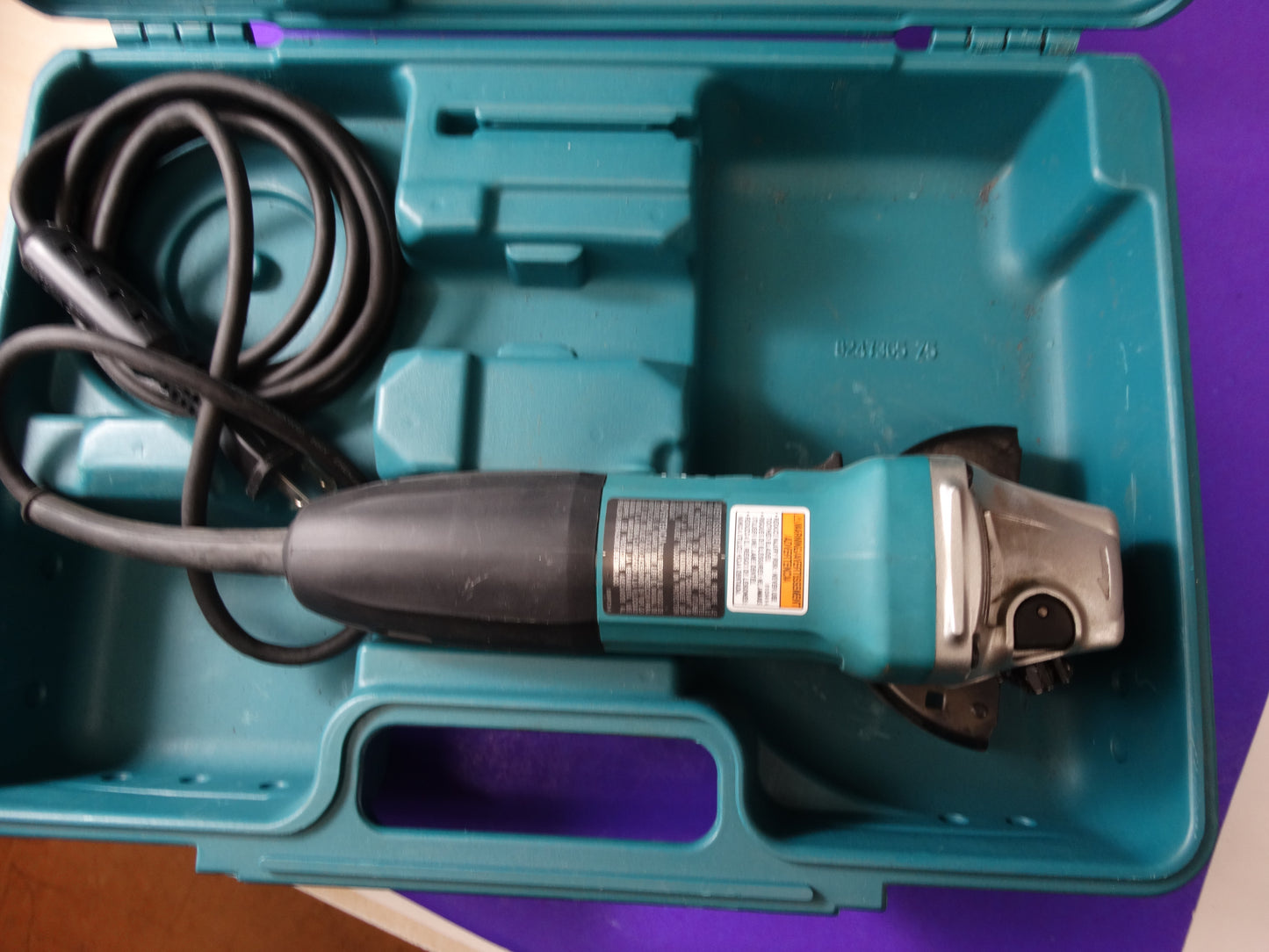 Makita 9557NB 4-1/2” Angle Grinder with Hard Case – 7.5 Amp, 11,000 RPM - WeBuyElectronic
