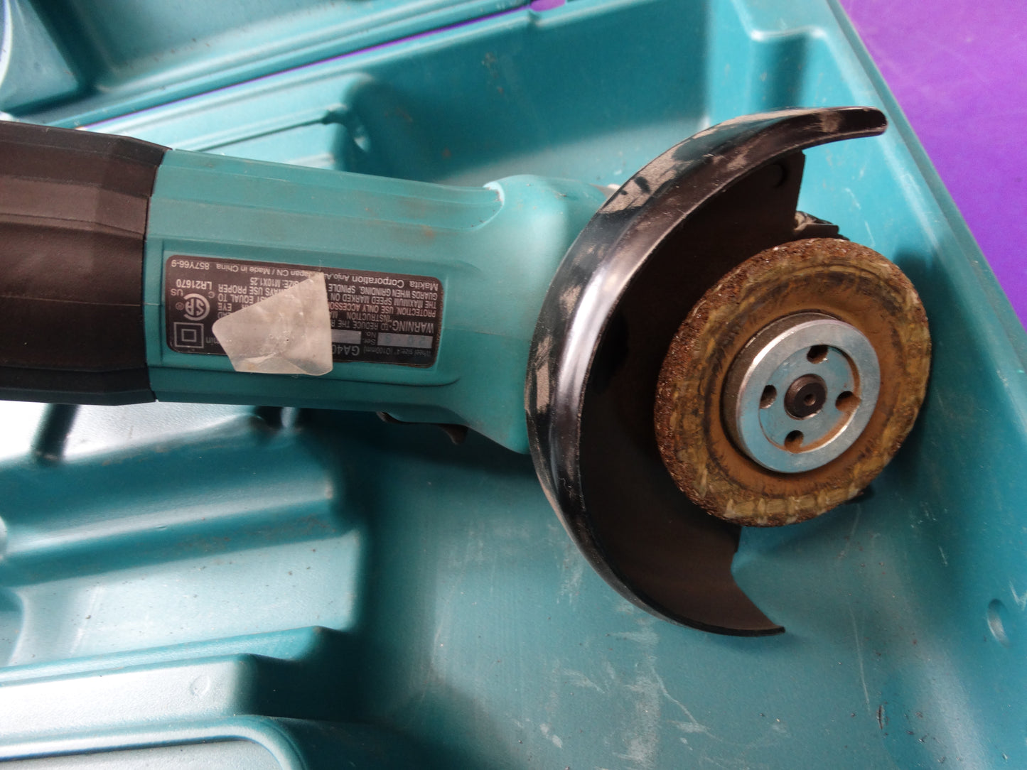 Makita 9557NB 4-1/2” Angle Grinder with Hard Case – 7.5 Amp, 11,000 RPM - WeBuyElectronic