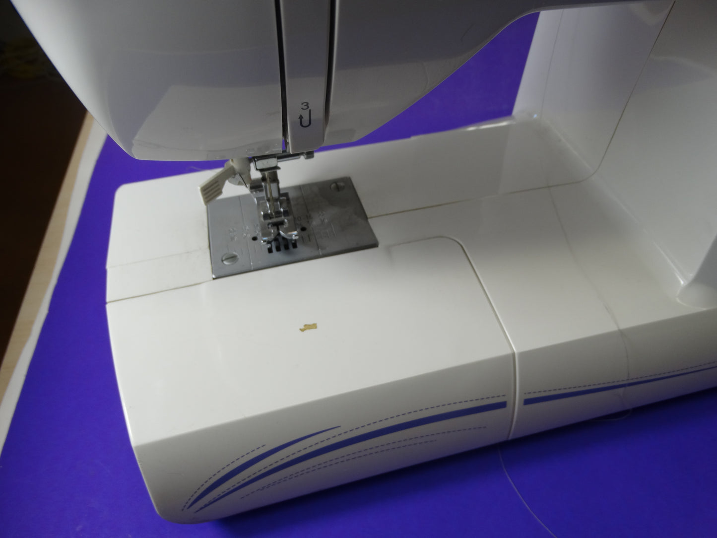 Singer Fashion Mate 7256 Computerized Sewing Machine – 70 Built-In Stitches & Automatic Needle Threader