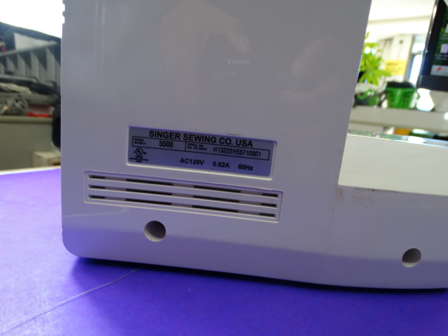 Singer Fashion Mate 7256 Computerized Sewing Machine – 70 Built-In Stitches & Automatic Needle Threader