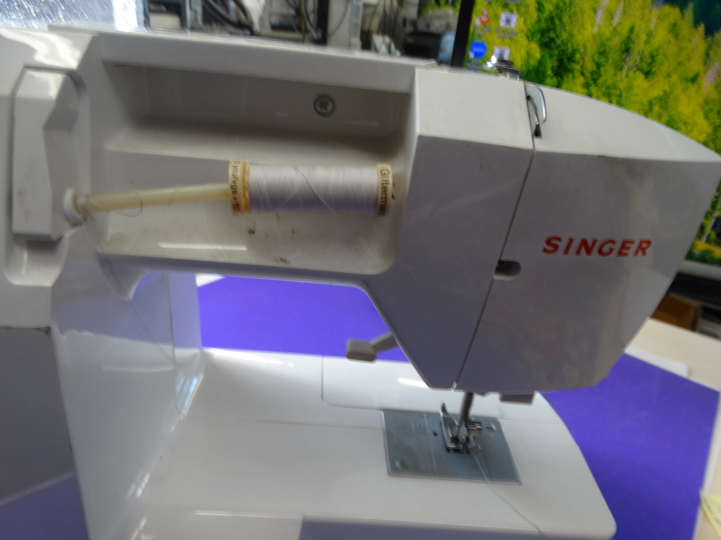 Singer Fashion Mate 7256 Computerized Sewing Machine – 70 Built-In Stitches & Automatic Needle Threader