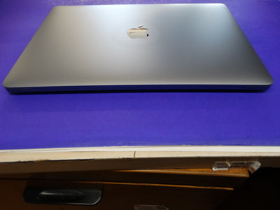 MacBook Air M2 A2338 – 24GB RAM | 1TB SSD | 100% Battery | macOS 26.0.1 - WeBuyElectronic