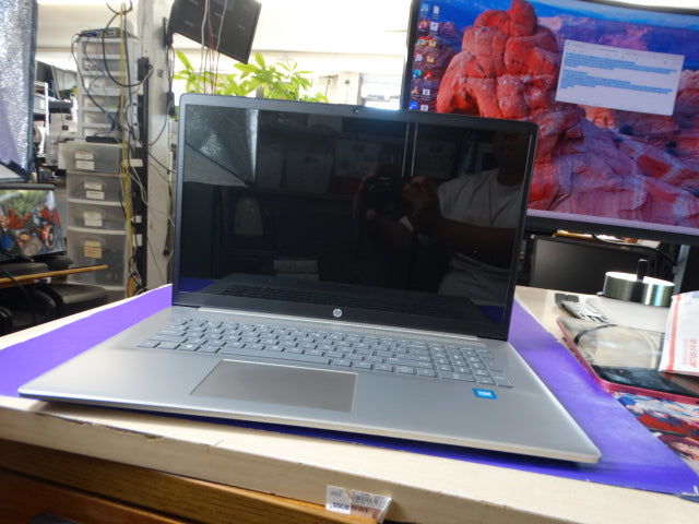 HP Laptop 17-cn3001tg – 17.3" | Intel Pentium | 4GB RAM | 128GB SSD | Windows 11 Home