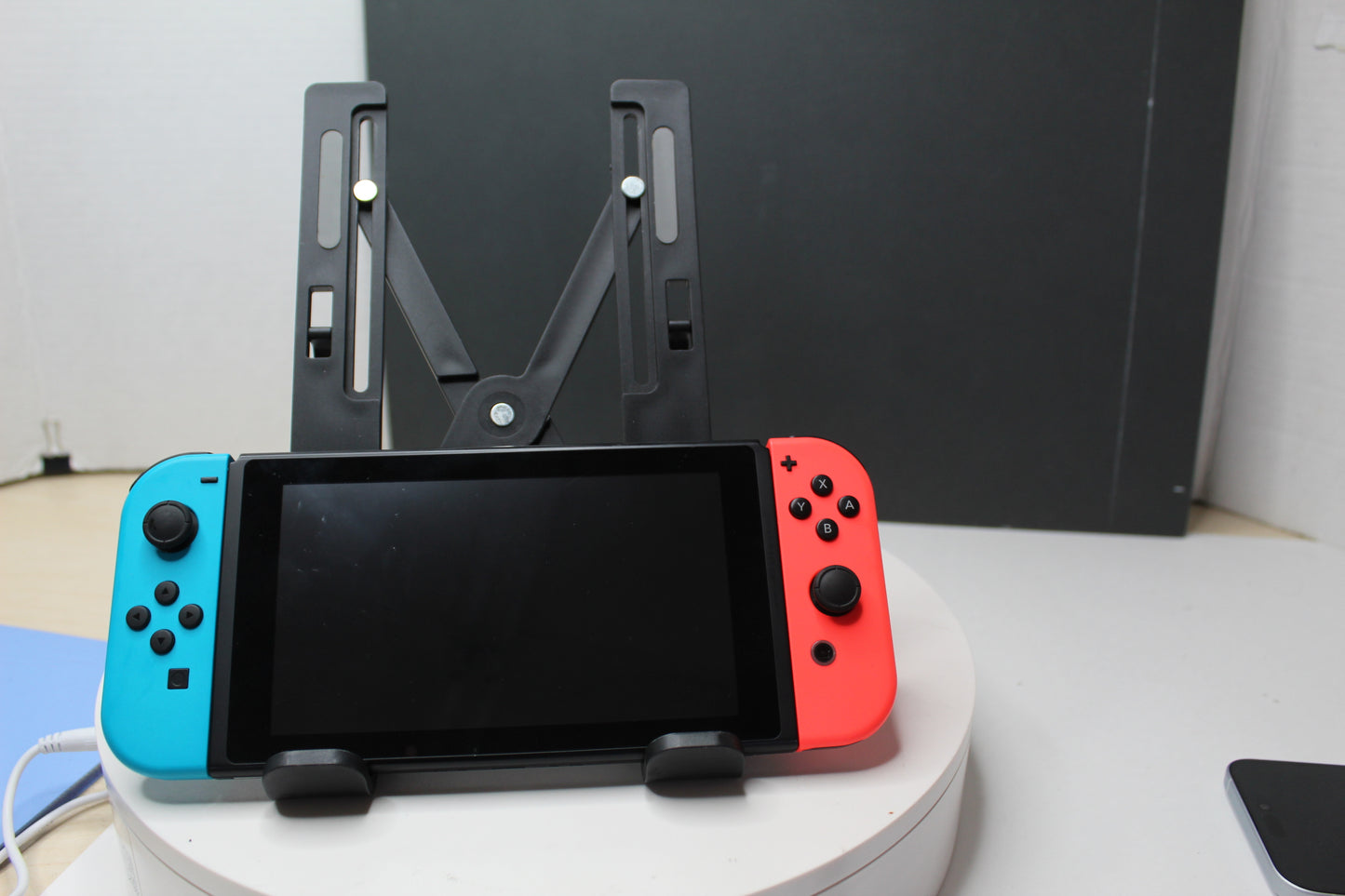 Nintendo Switch HAC-001(-01) Console Mario Kart 8 Deluxe Bundle – Neon Red & Blue Joy‑Con