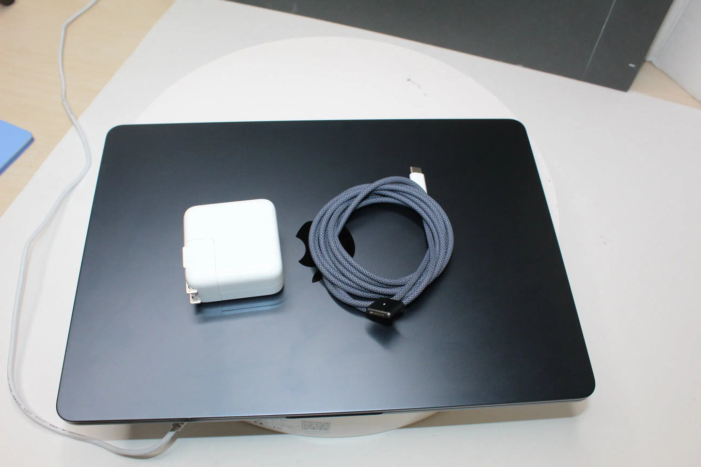 Apple MacBook Air 2024 13.6" M3 Chip – 16GB RAM, 256GB SSD, Space Gray – A3113 – 100% Battery Health