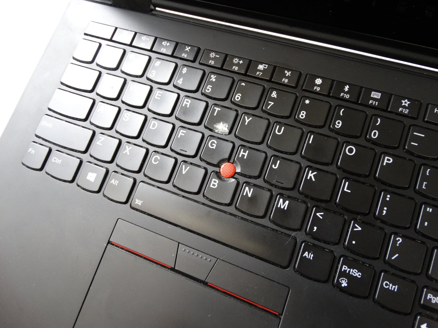 Lenovo ThinkPad X1 Yoga – Intel i7-8650U, 16GB RAM, 500GB SSD, Windows 11 Pro, 14” WQHD Touch - WeBuyElectronic