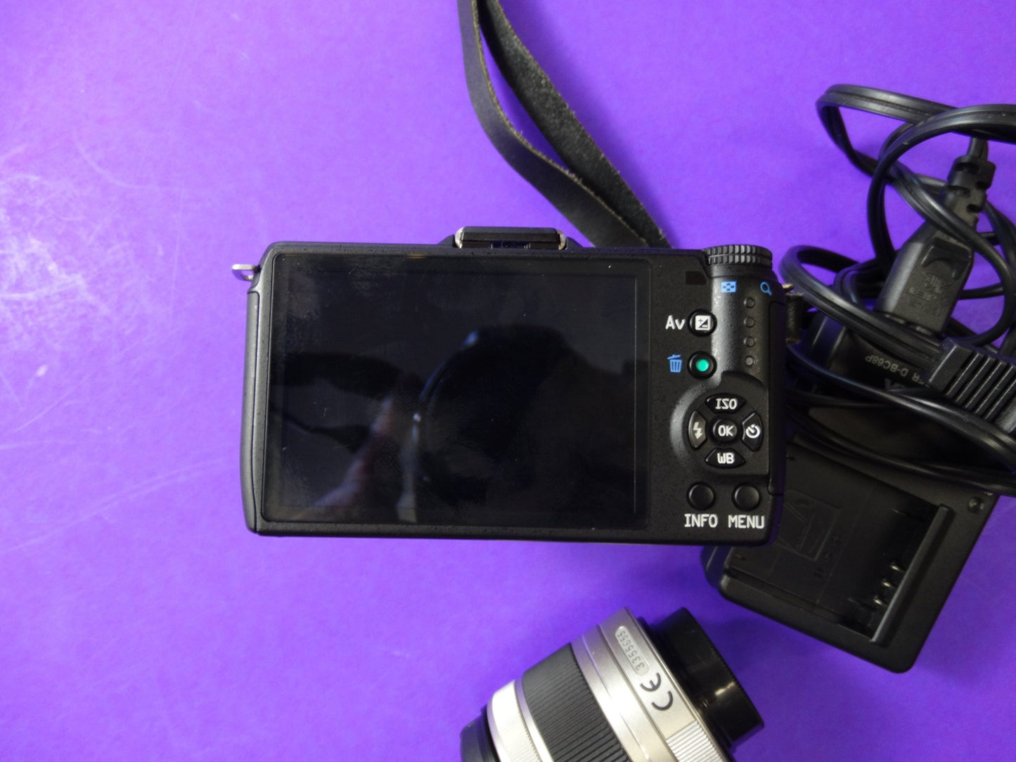 Pentax Q7 Mirrorless Camera Kit – Body + 2 Lenses (Pentax 02 Standard Zoom) + Charger & Strap - WeBuyElectronic