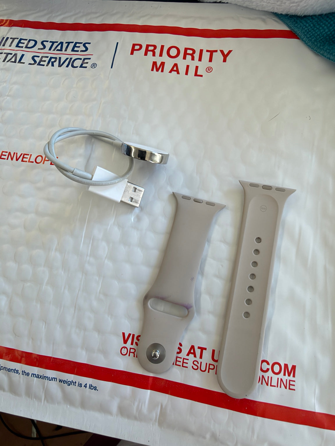 Apple Watch SE 2nd Gen Starlight Sport Band and magnetic charger