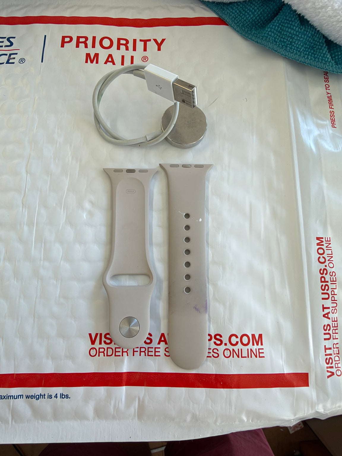 Apple Watch SE 2nd Gen 40mm Starlight aluminum case back