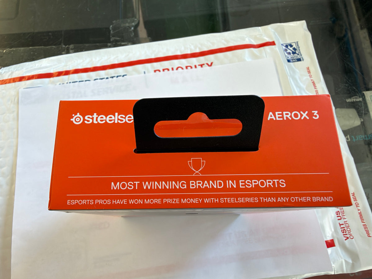 SteelSeries Aerox 3 2022 gaming mouse retail box top view