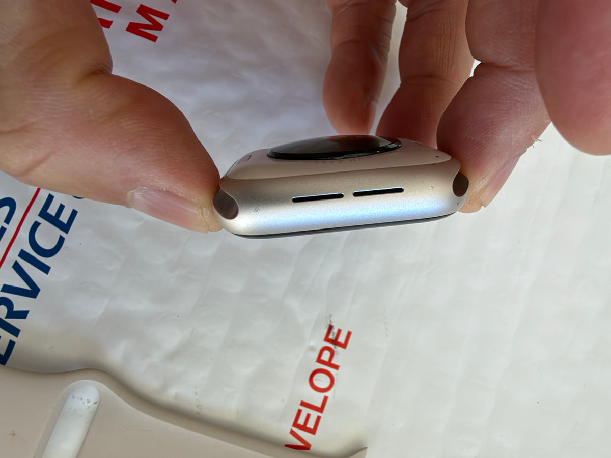 Apple Watch SE 40mm aluminum case side view showing speaker vents