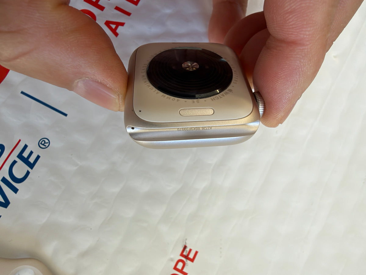 Apple Watch SE 40mm GPS LTE aluminum case model identification view