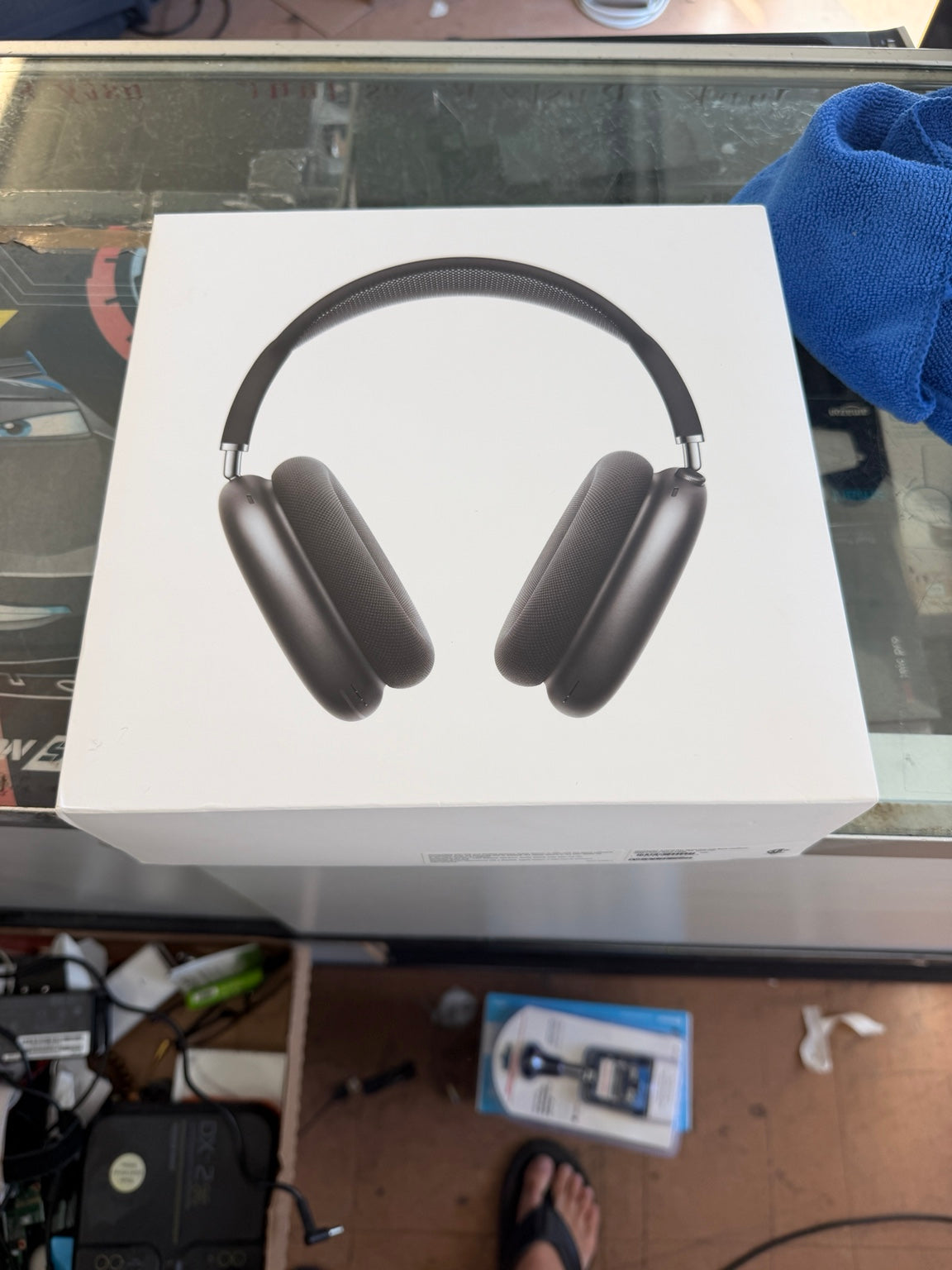 Apple AirPods Max Space Gray headphones front retail box