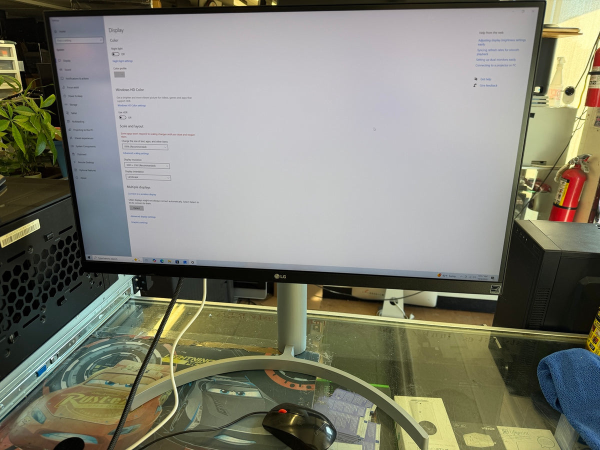 LG 27UL650-W 27-inch 4K UHD IPS monitor front view powered on
