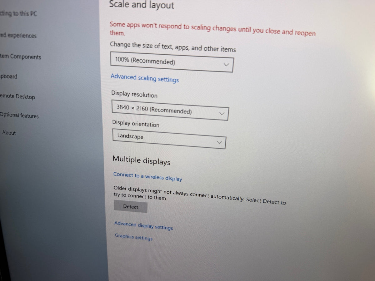 LG 27UL650-W monitor showing 3840 x 2160 display resolution settings