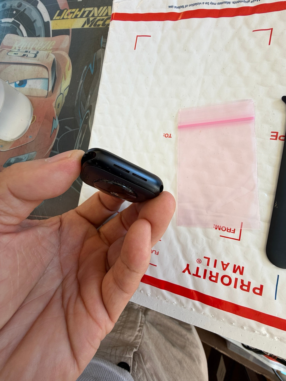 Apple Watch SE 40mm speaker and microphone side view