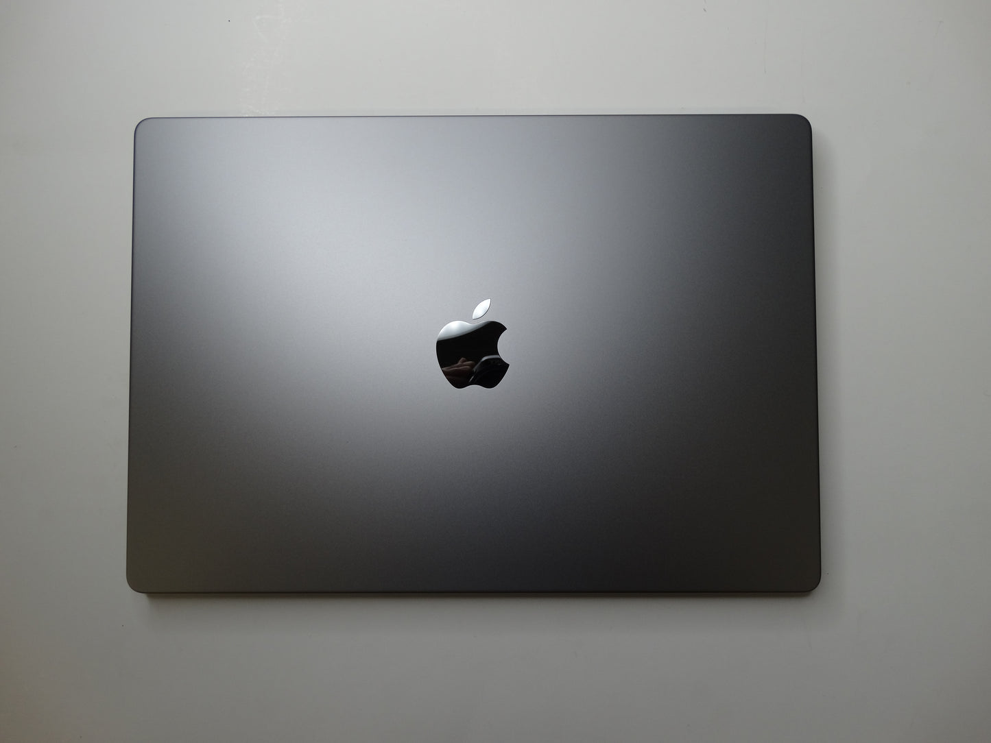 Apple MacBook Pro A2485 – 16" M1 Pro Chip, 16GB RAM, 512GB Mint Condition