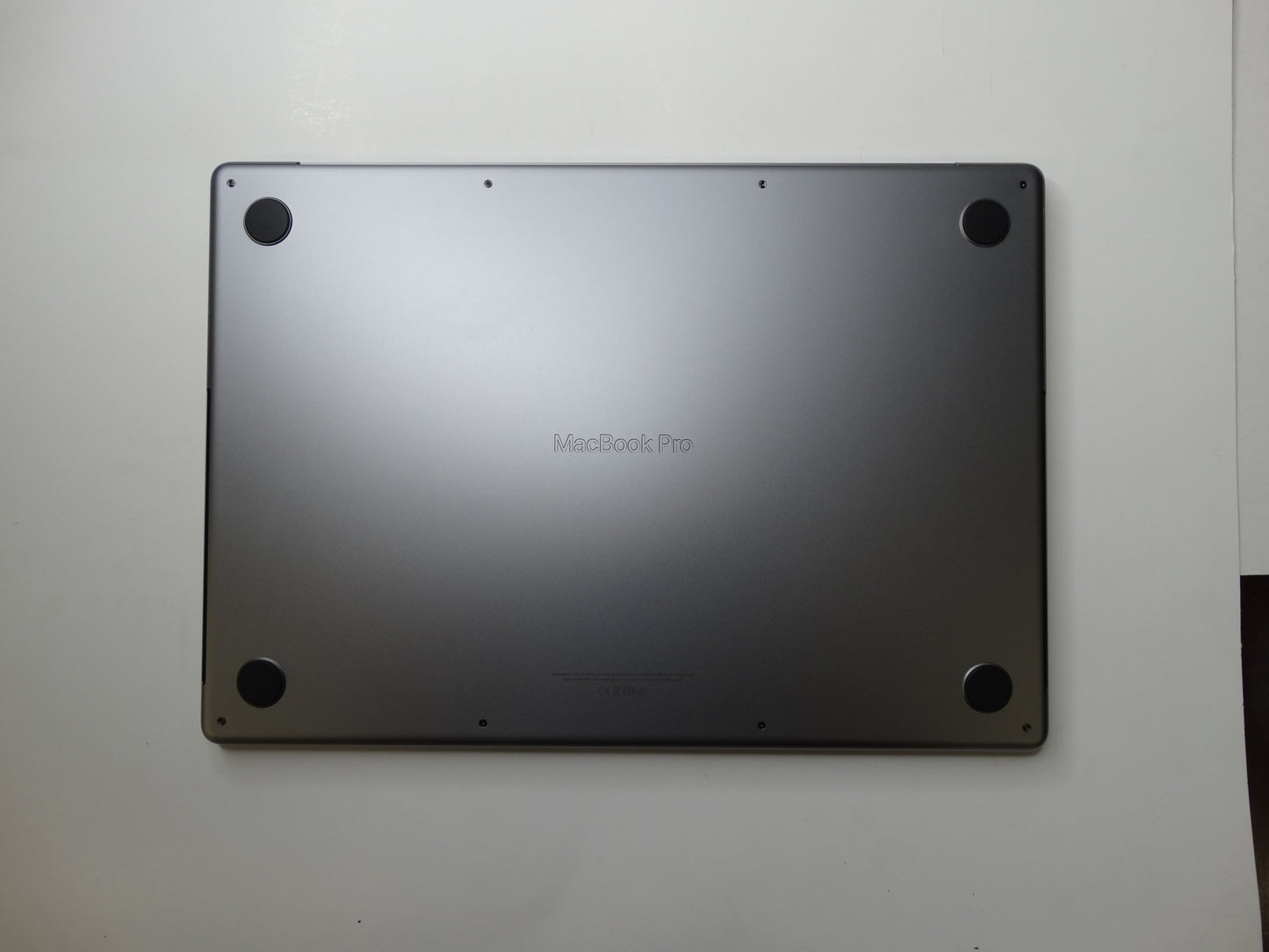 Apple MacBook Pro A2485 – 16" M1 Pro Chip, 16GB RAM, 512GB Mint Condition