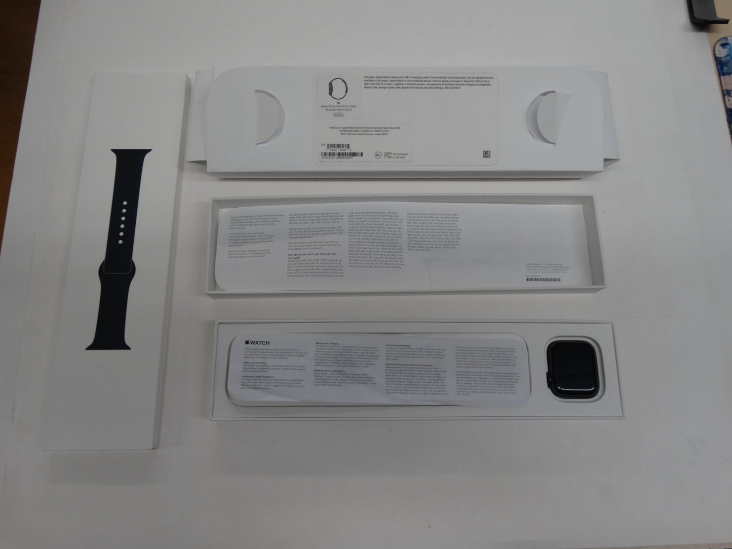 Apple Watch SE (2nd Gen) 40mm Midnight Aluminum Case with Sport Band