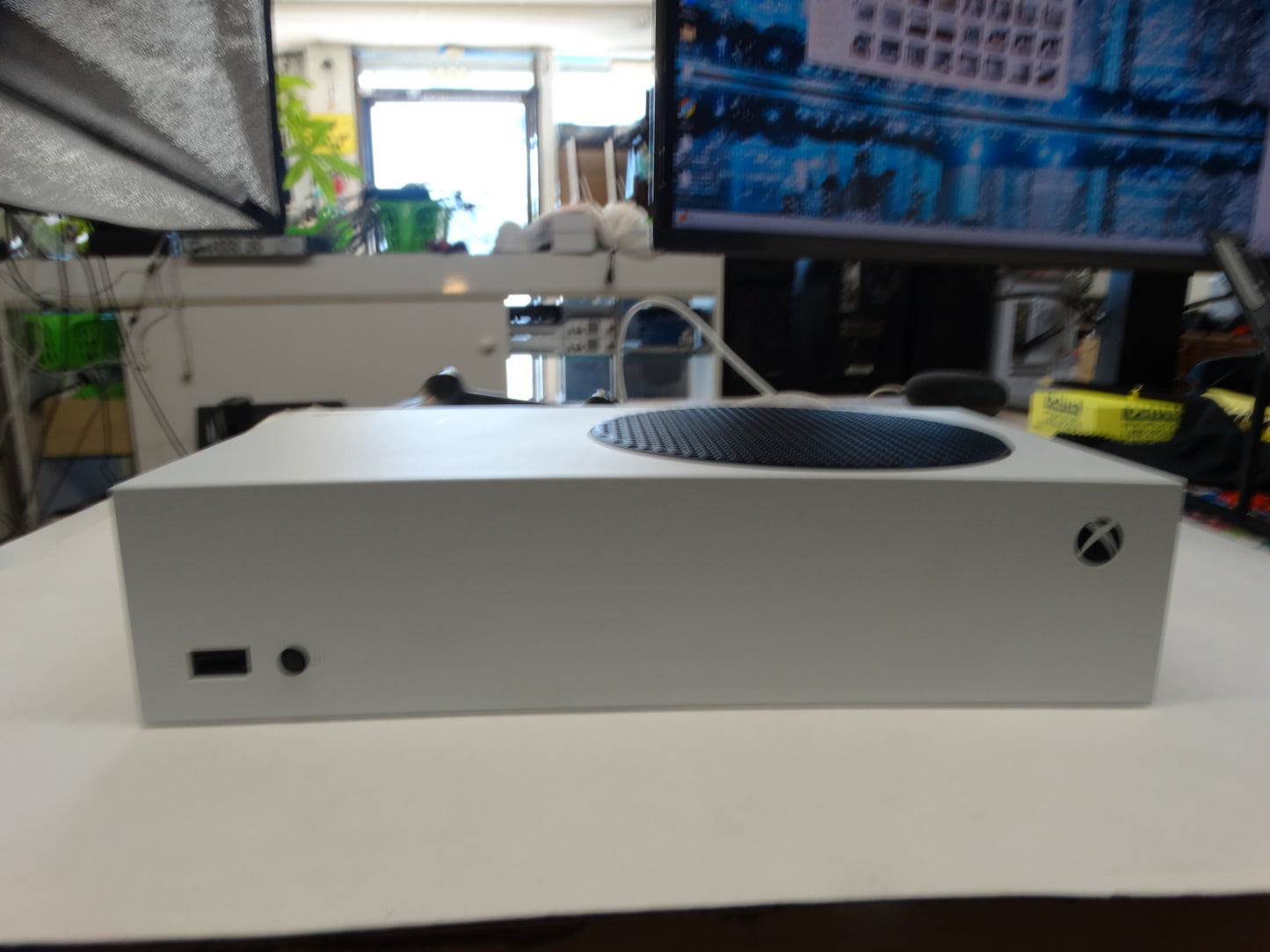 Xbox Series S Digital Edition – 512GB SSD Console + Controller