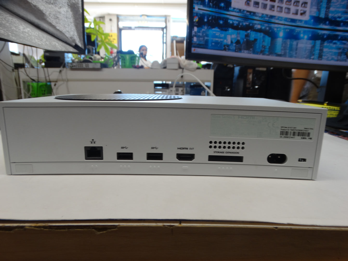 Xbox Series S Digital Edition – 512GB SSD Console + Controller