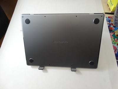 MacBook Pro A2442 – 14-inch Retina Display, M1 Pro 10-Core CPU, 16-Core GPU, 16GB/512GB, Battery Cycle 9 - WeBuyElectronic