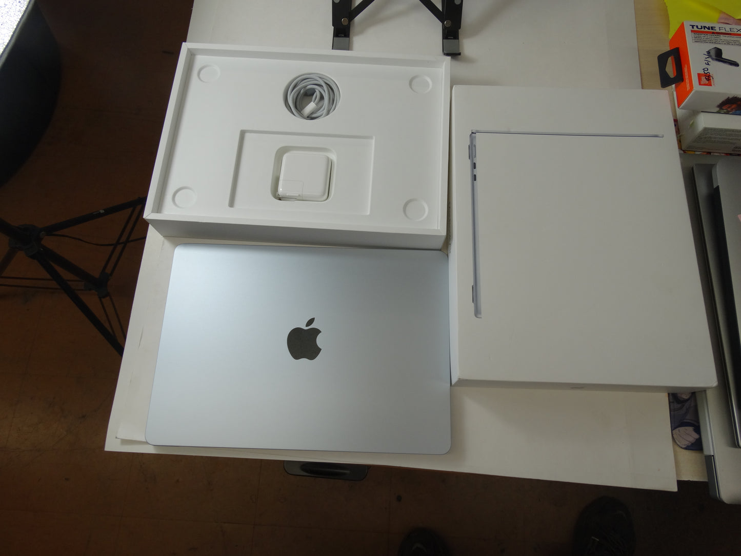 Apple MacBook Air A3240 – M4 Chip (10-Core CPU, 8-Core GPU), 16GB RAM, 256GB SSD, 13.6” Retina – macOS Sequoia